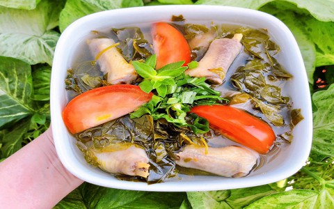 Cách nấu canh chân gà lá giang